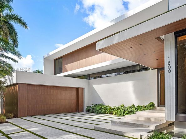 1800 W 27th St, Miami Beach FL 33140