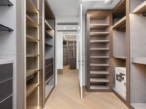 1800 W 27th St, Miami Beach FL 33140