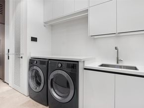 1800 W 27th St, Miami Beach FL 33140