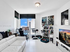 300 S Biscayne Blvd T3216, Miami FL 33131