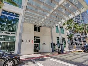300 S Biscayne Blvd T3216, Miami FL 33131