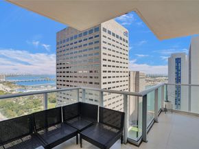 300 S Biscayne Blvd T3216, Miami FL 33131