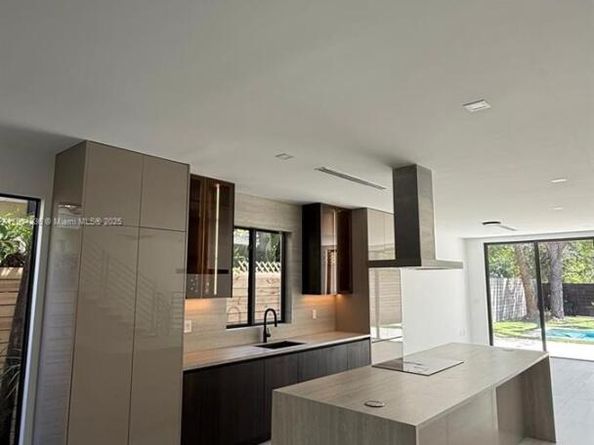 3635 SW 3rd Ave, Miami FL 33145
