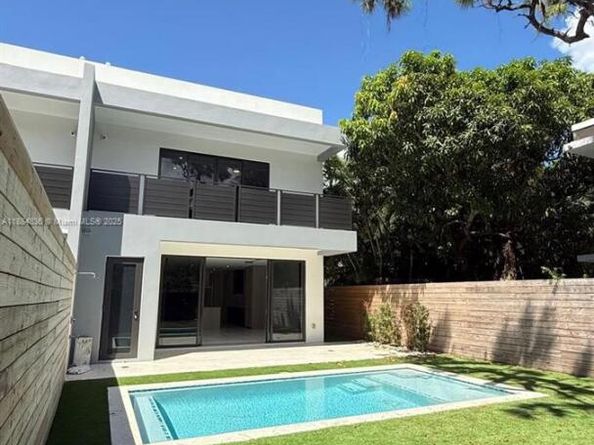 3635 SW 3rd Ave, Miami FL 33145