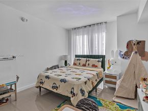 31 SE 6th St 702, Miami FL 33131