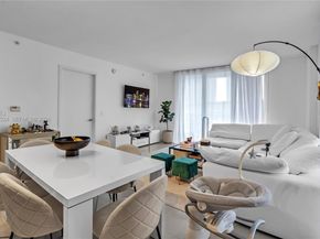 31 SE 6th St 702, Miami FL 33131