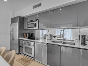 31 SE 6th St 702, Miami FL 33131