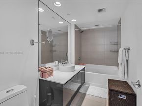 31 SE 6th St 702, Miami FL 33131