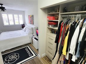 9894 NW 2nd Ct, Plantation FL 33324