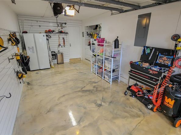 9894 NW 2nd Ct, Plantation FL 33324