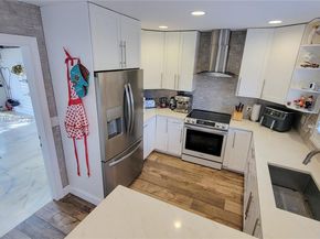9894 NW 2nd Ct, Plantation FL 33324