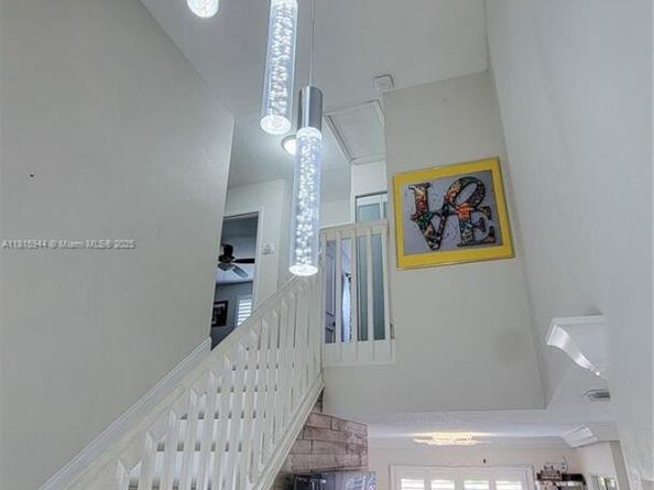 9894 NW 2nd Ct, Plantation FL 33324