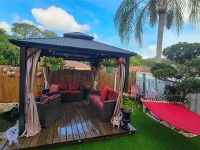 9894 NW 2nd Ct, Plantation FL 33324