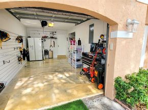 9894 NW 2nd Ct, Plantation FL 33324