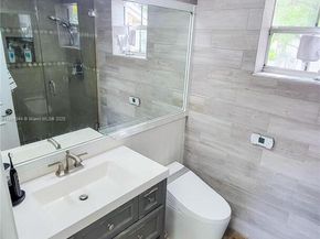 9894 NW 2nd Ct, Plantation FL 33324