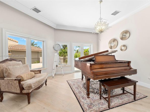 2770 NE 23rd St, Pompano Beach FL 33062