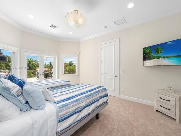 2770 NE 23rd St, Pompano Beach FL 33062