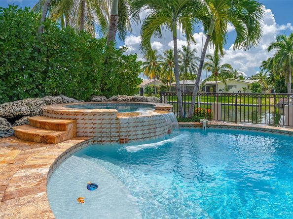 2770 NE 23rd St, Pompano Beach FL 33062