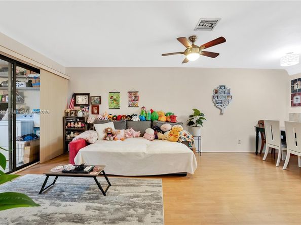 3777 NW 78TH Ave 15G, Davie FL 33024