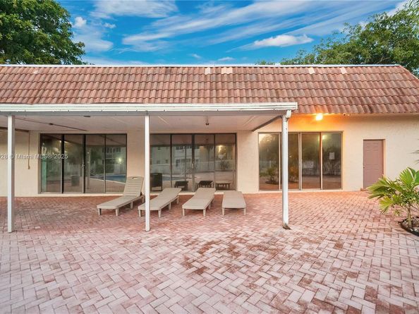 3777 NW 78TH Ave 15G, Davie FL 33024