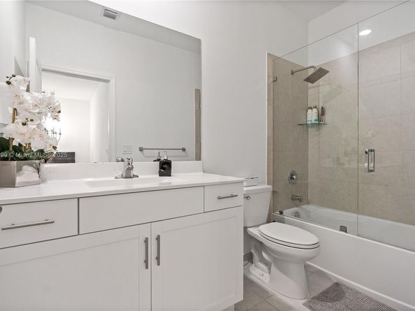 21018 NE 8th Ave 21018, Miami FL 33179