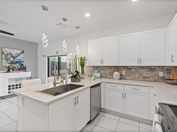 21018 NE 8th Ave 21018, Miami FL 33179