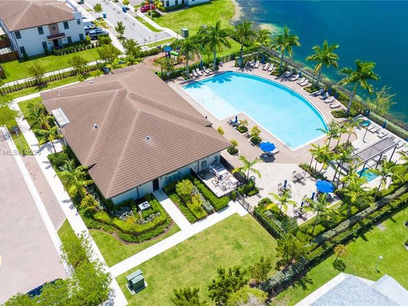 21018 NE 8th Ave 21018, Miami FL 33179