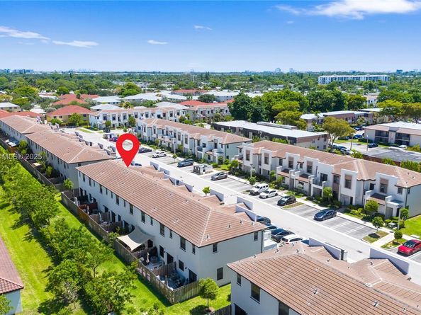 21018 NE 8th Ave 21018, Miami FL 33179