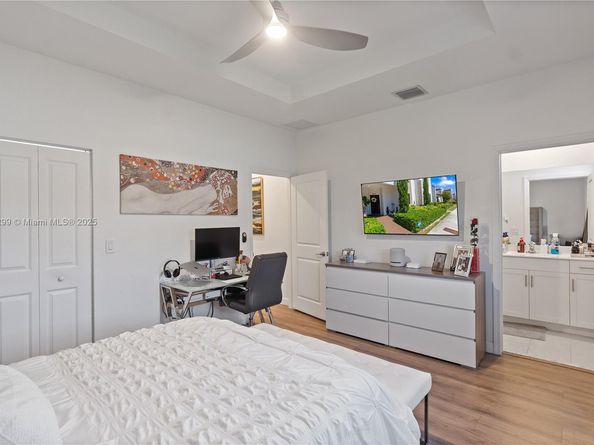 21018 NE 8th Ave 21018, Miami FL 33179