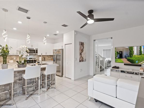 21018 NE 8th Ave 21018, Miami FL 33179