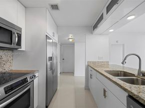 7601 E Treasure Dr PH216, North Bay Village FL 33141