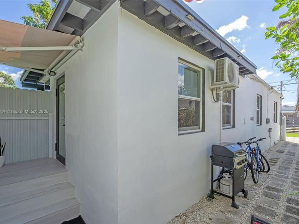 1451 NW 31st St, Miami FL 33142