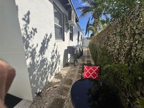 1451 NW 31st St, Miami FL 33142