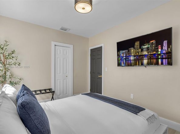 1451 NW 31st St, Miami FL 33142