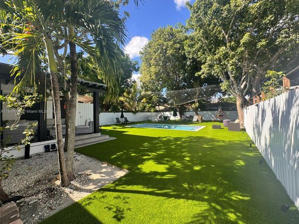 1451 NW 31st St, Miami FL 33142