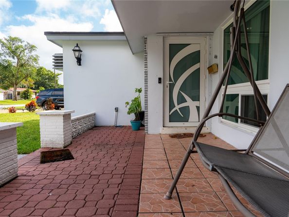 650 SW 68th Ave, Pembroke Pines FL 33023