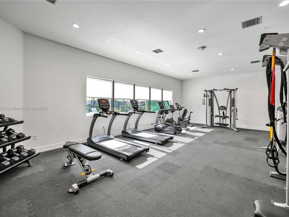 4369 NW 9th St, Plantation FL 33317