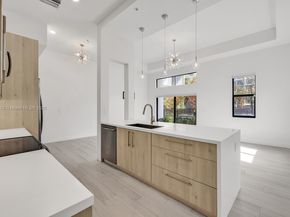 4369 NW 9th St, Plantation FL 33317