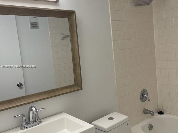 770 Claughton Island Dr 1511, Miami FL 33131