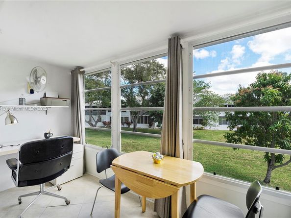143 Oakridge J 143, Deerfield Beach FL 33442