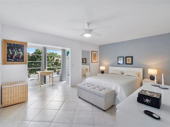 143 Oakridge J 143, Deerfield Beach FL 33442