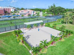 143 Oakridge J 143, Deerfield Beach FL 33442