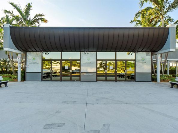 143 Oakridge J 143, Deerfield Beach FL 33442