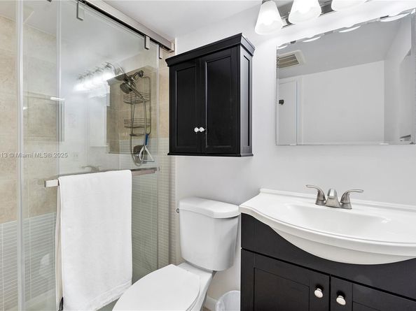 143 Oakridge J 143, Deerfield Beach FL 33442