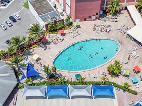 143 Oakridge J 143, Deerfield Beach FL 33442