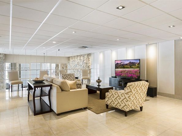 3111 N Ocean Dr 812, Hollywood FL 33019