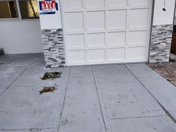 40 NW 62nd Ave, Miami FL 33126