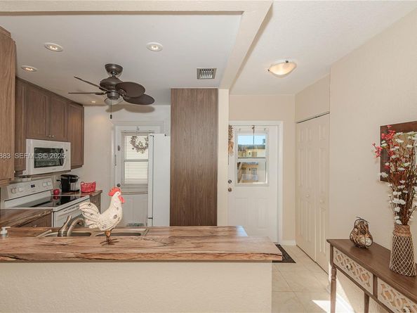 4805 NW 35th St 601, Lauderdale Lakes FL 33319