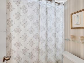 4000 NW 44th Ave 405, Lauderdale Lakes FL 33319