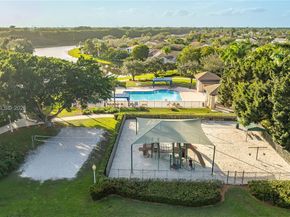 1140 Cedar Falls Dr, Weston FL 33327